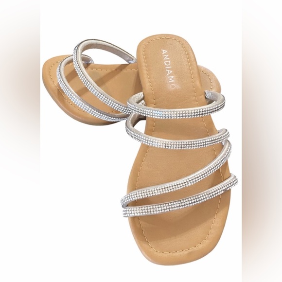 🍀🍀 Andiamo Women's Silver Strappy Sandals - Picture 2 of 3